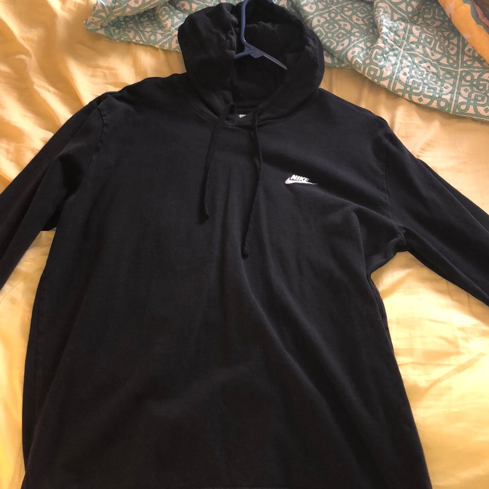 Mens or womens Nike sweatshirt fits like a large